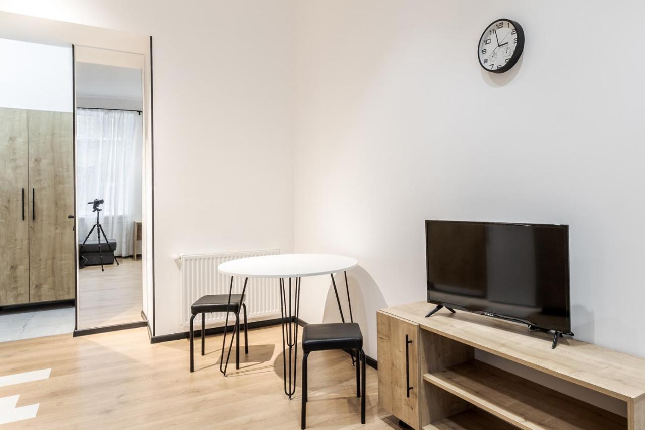 Modern Apartment In The Old City Львов Экстерьер фото