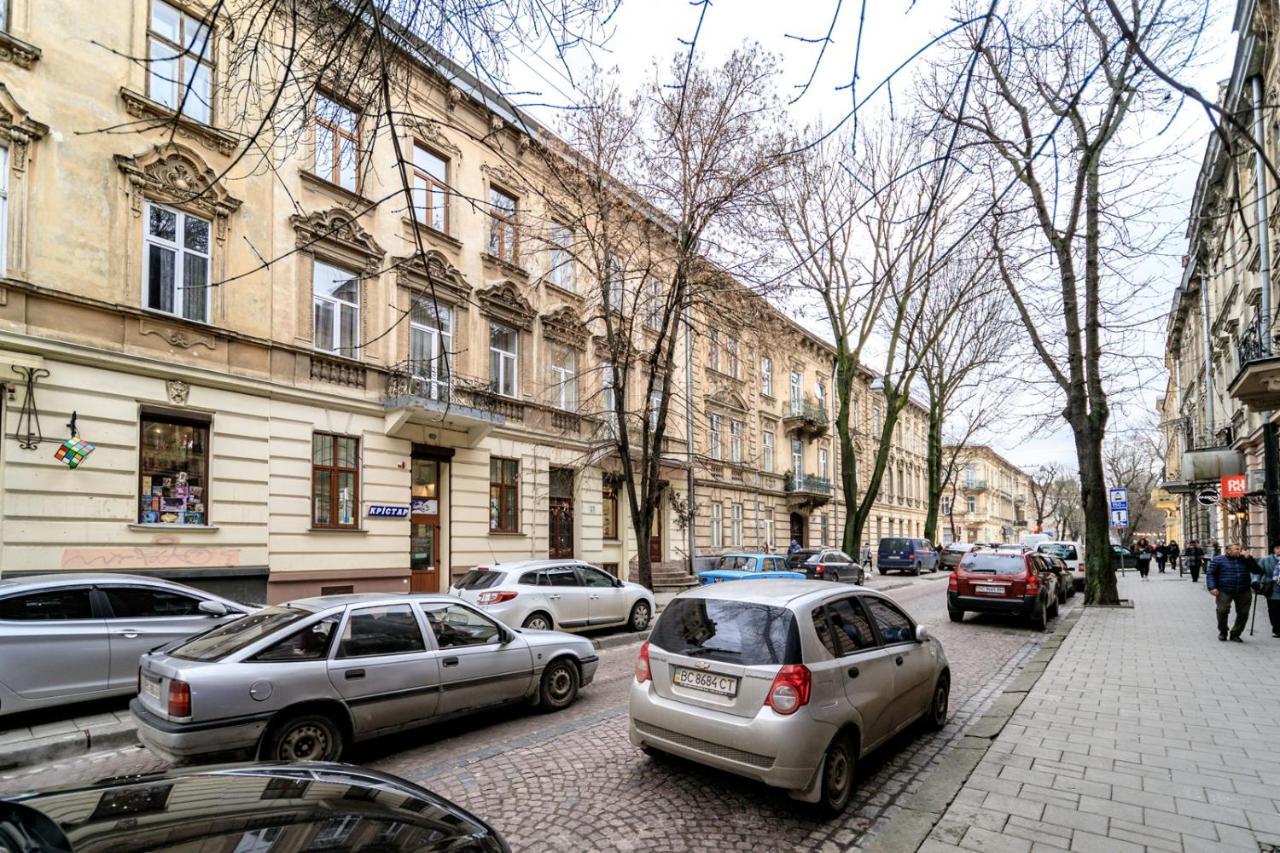 Modern Apartment In The Old City Львов Экстерьер фото