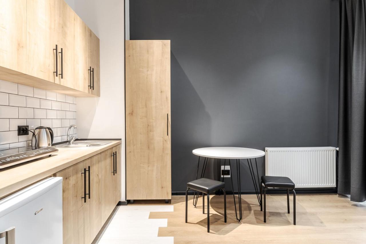 Modern Apartment In The Old City Львов Экстерьер фото